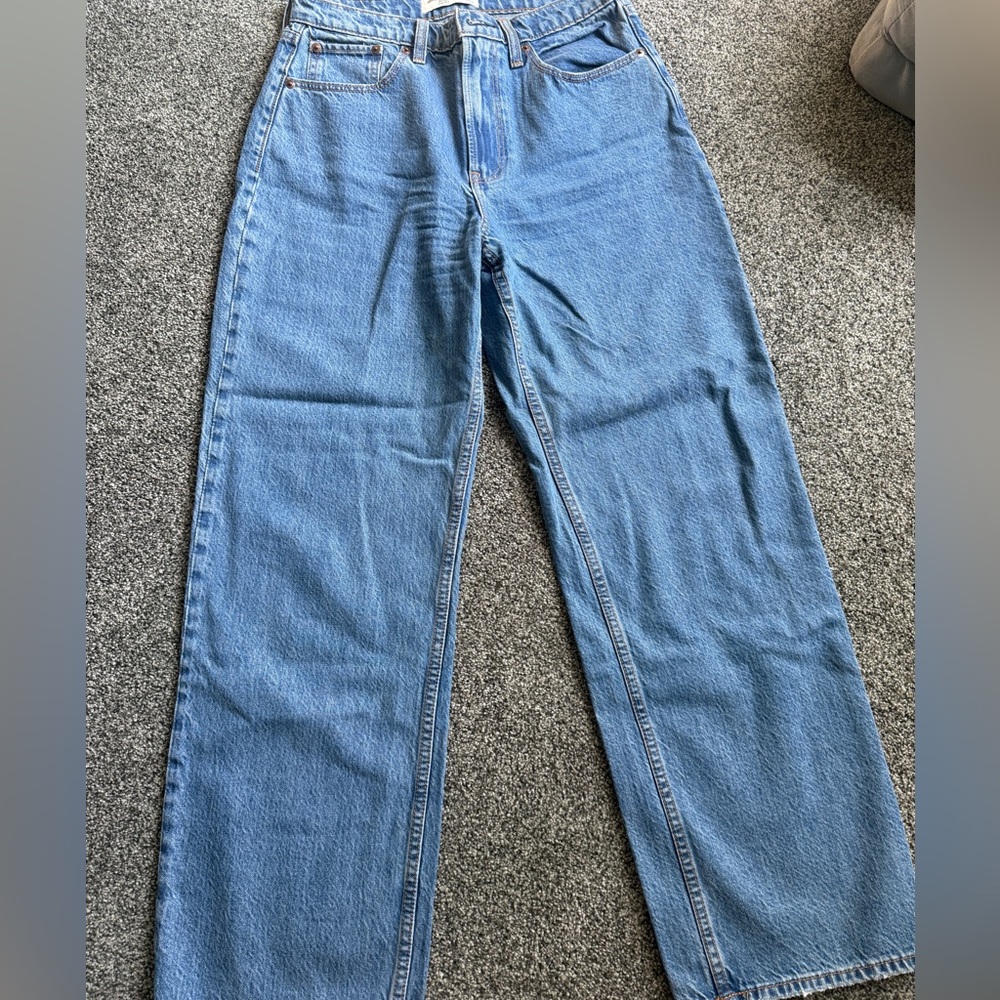 Abercrombie & Fitch High Rise Loose Jeans